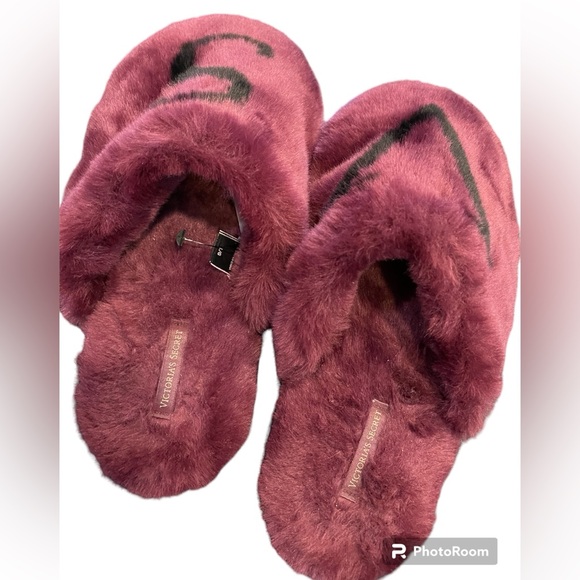 VS Closed-Toe Faux Fur Slippers - Picture 3 of 5